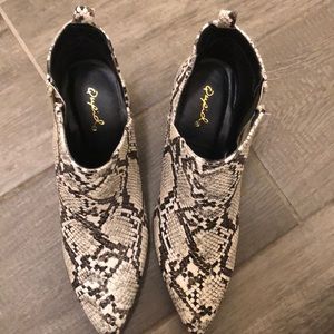 Snakeskin print qupid brand booties